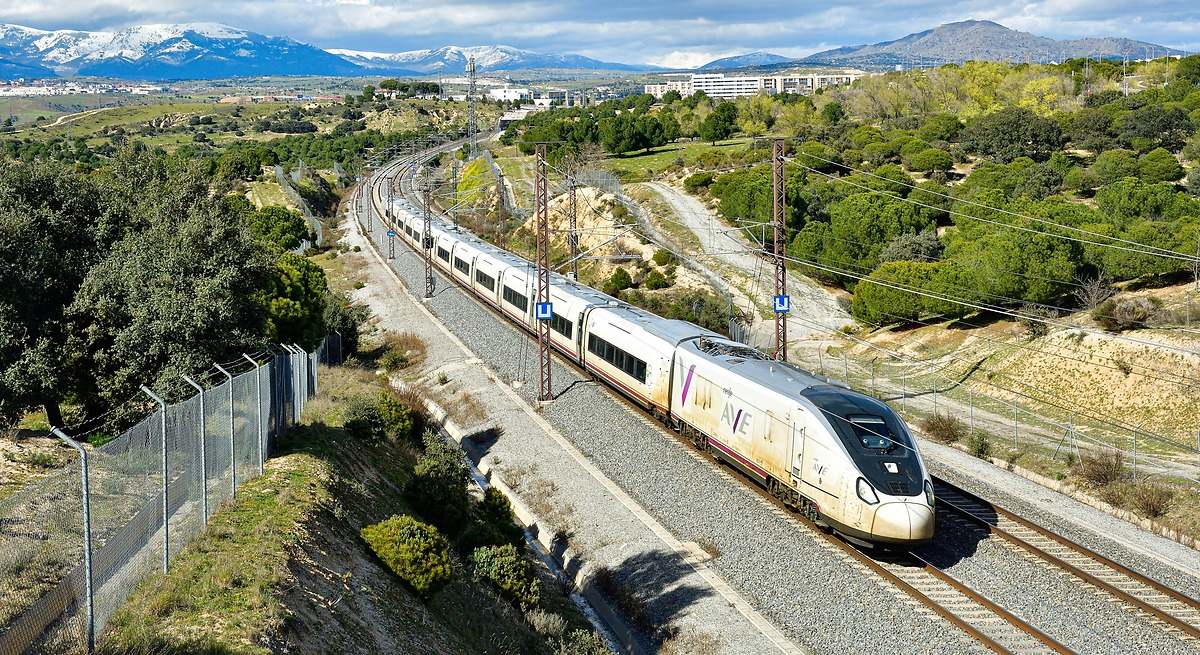 Uno De Cada Cuatro Trenes Ave De Renfe Llego Con.jpg